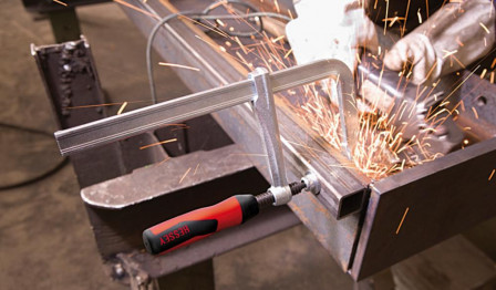 Presse à vis tout acier avec manche bicomposant 160x80mm 